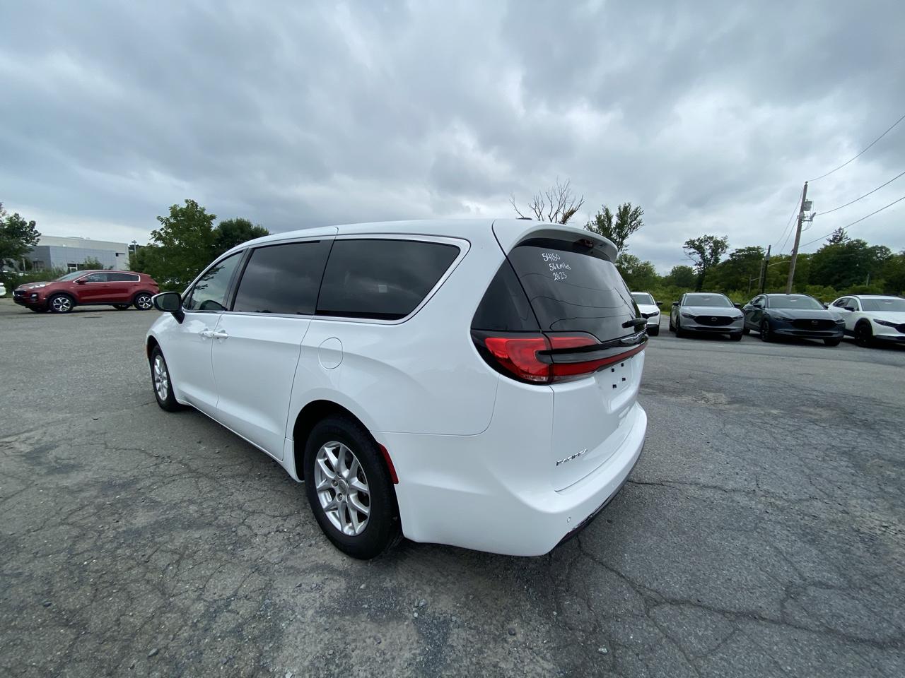 Chrysler Pacifica Touring L FWD 2023
