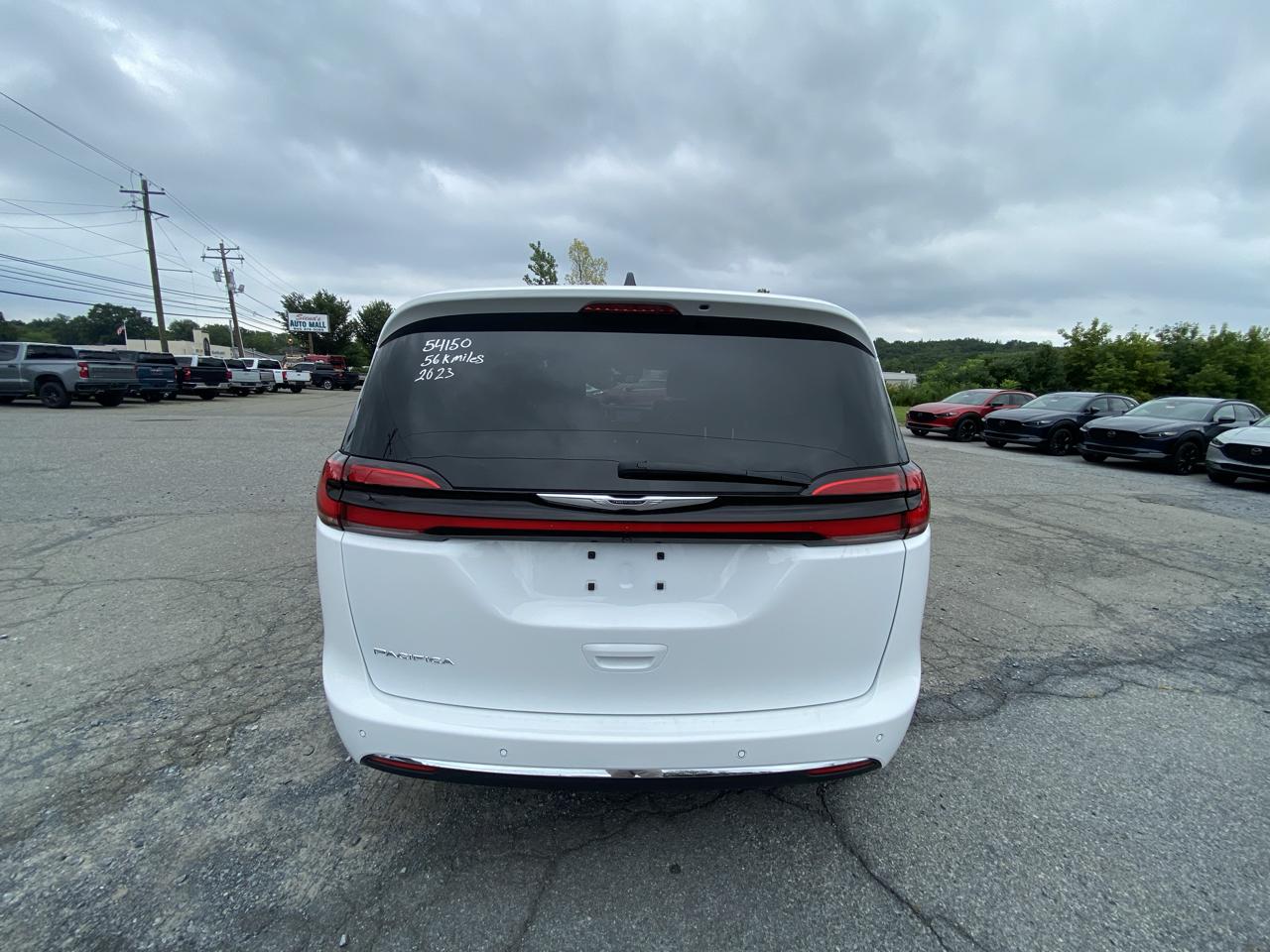 Chrysler Pacifica Touring L FWD 2023