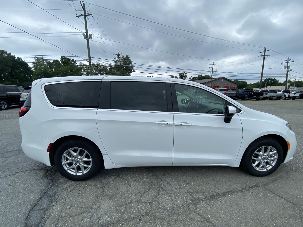 Chrysler Pacifica Touring L FWD 2023