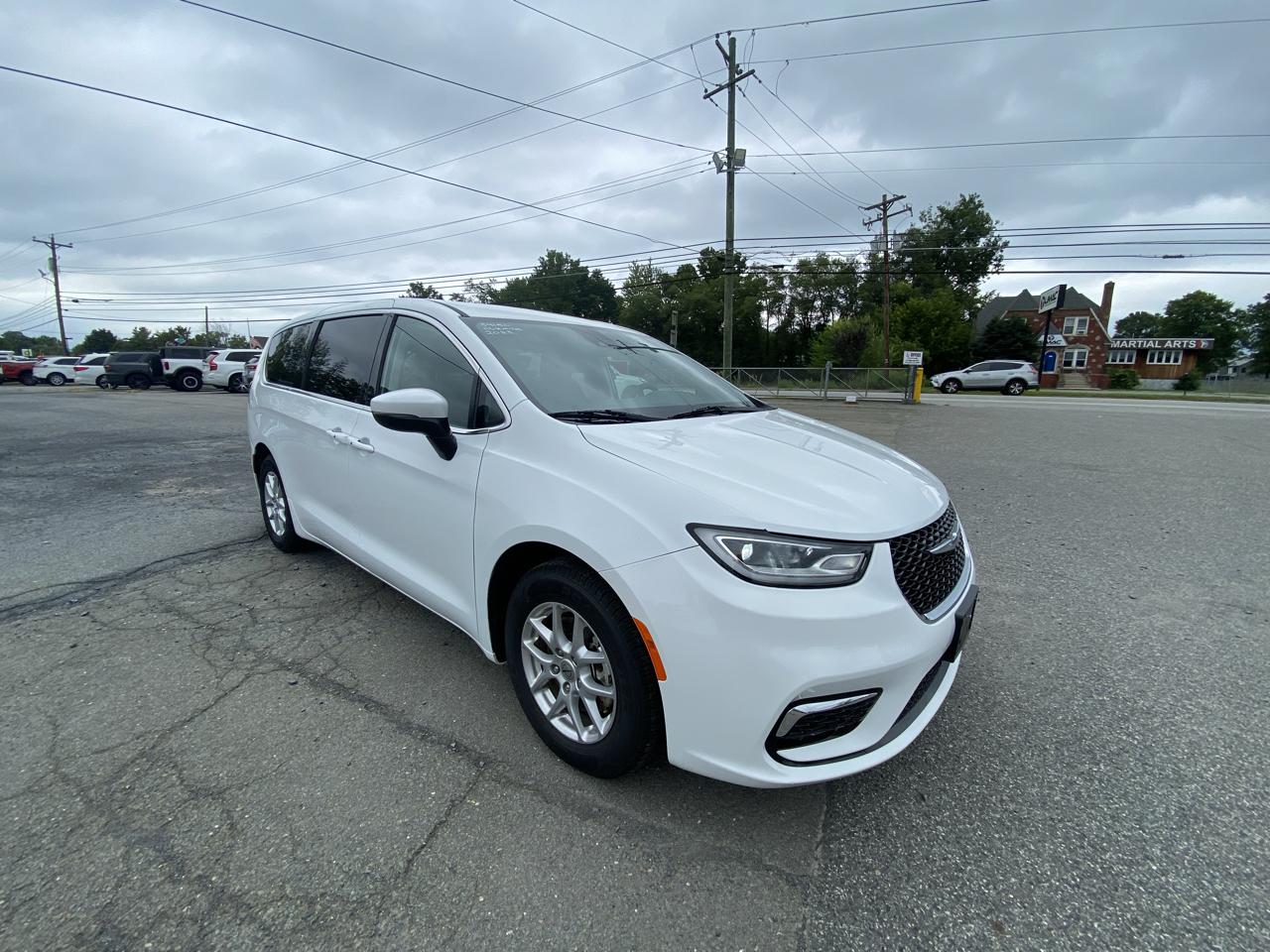 Chrysler Pacifica Touring L FWD 2023
