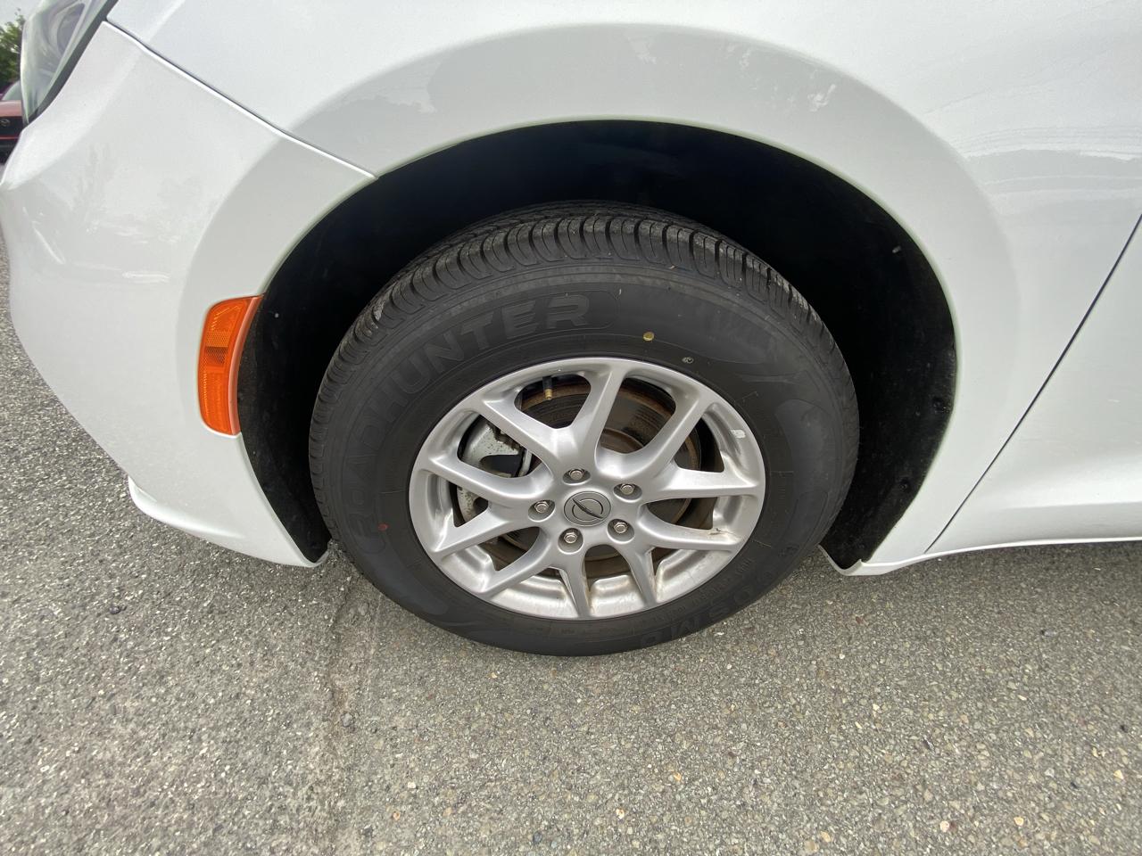 Chrysler Pacifica Touring L FWD 2023