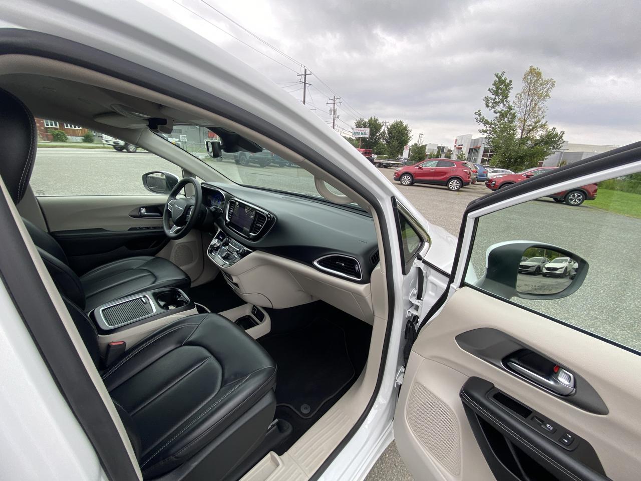Chrysler Pacifica Touring L FWD 2023
