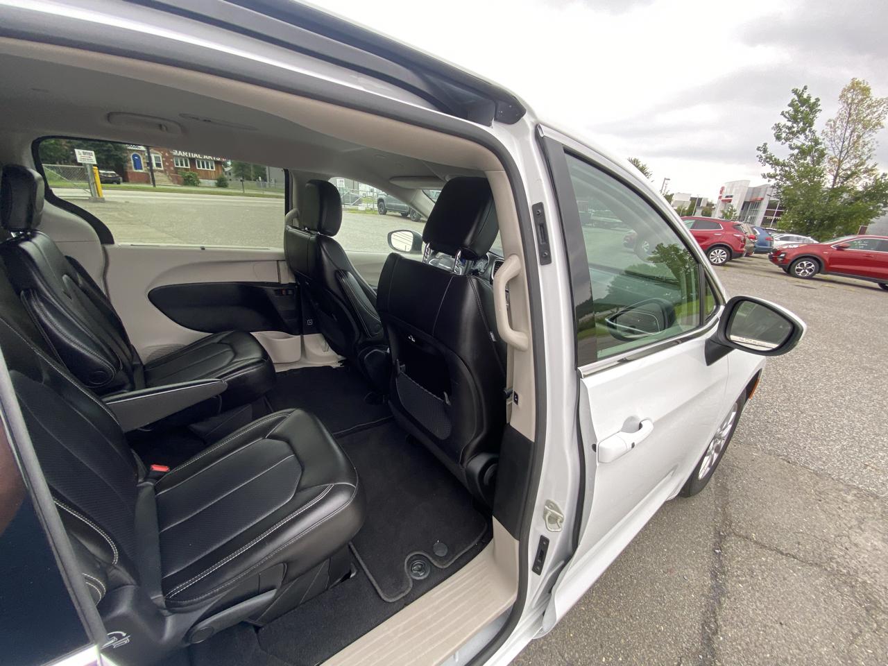 Chrysler Pacifica Touring L FWD 2023