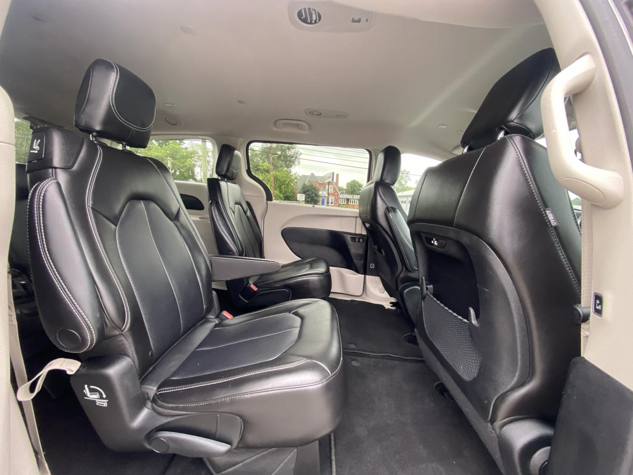 Chrysler Pacifica Touring L FWD 2023