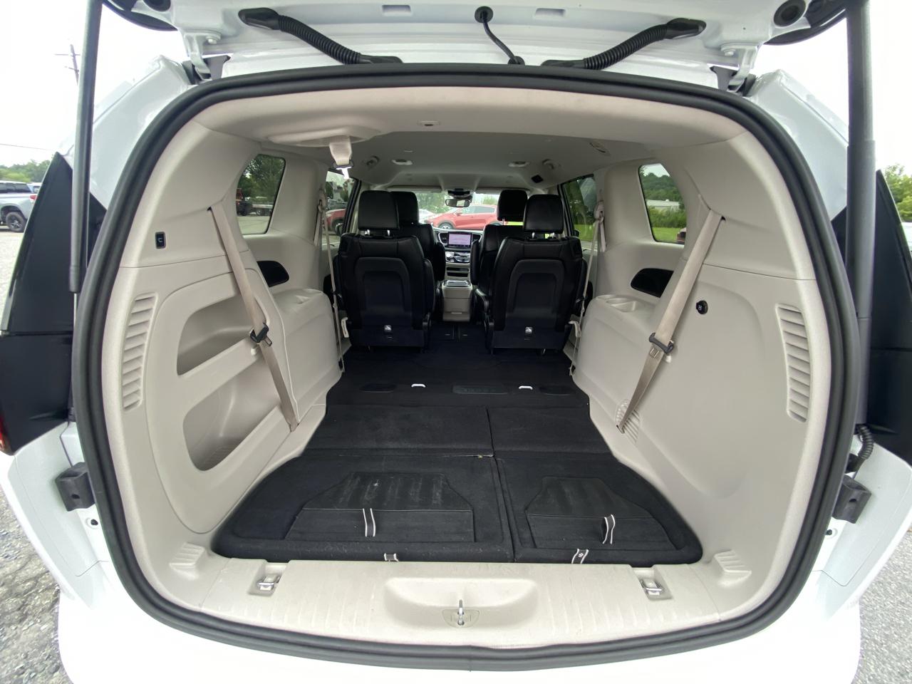 Chrysler Pacifica Touring L FWD 2023