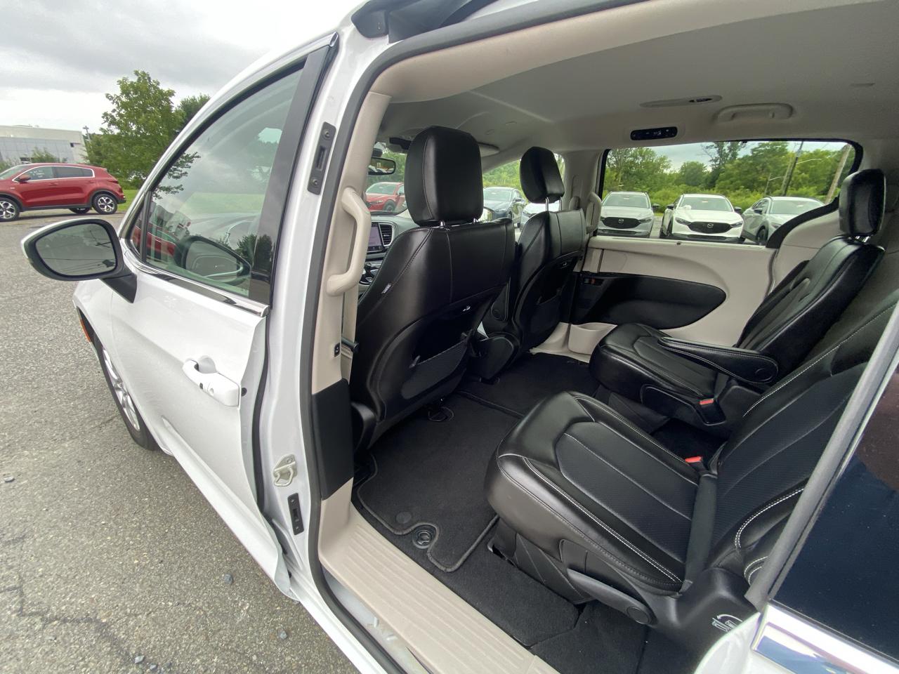 Chrysler Pacifica Touring L FWD 2023