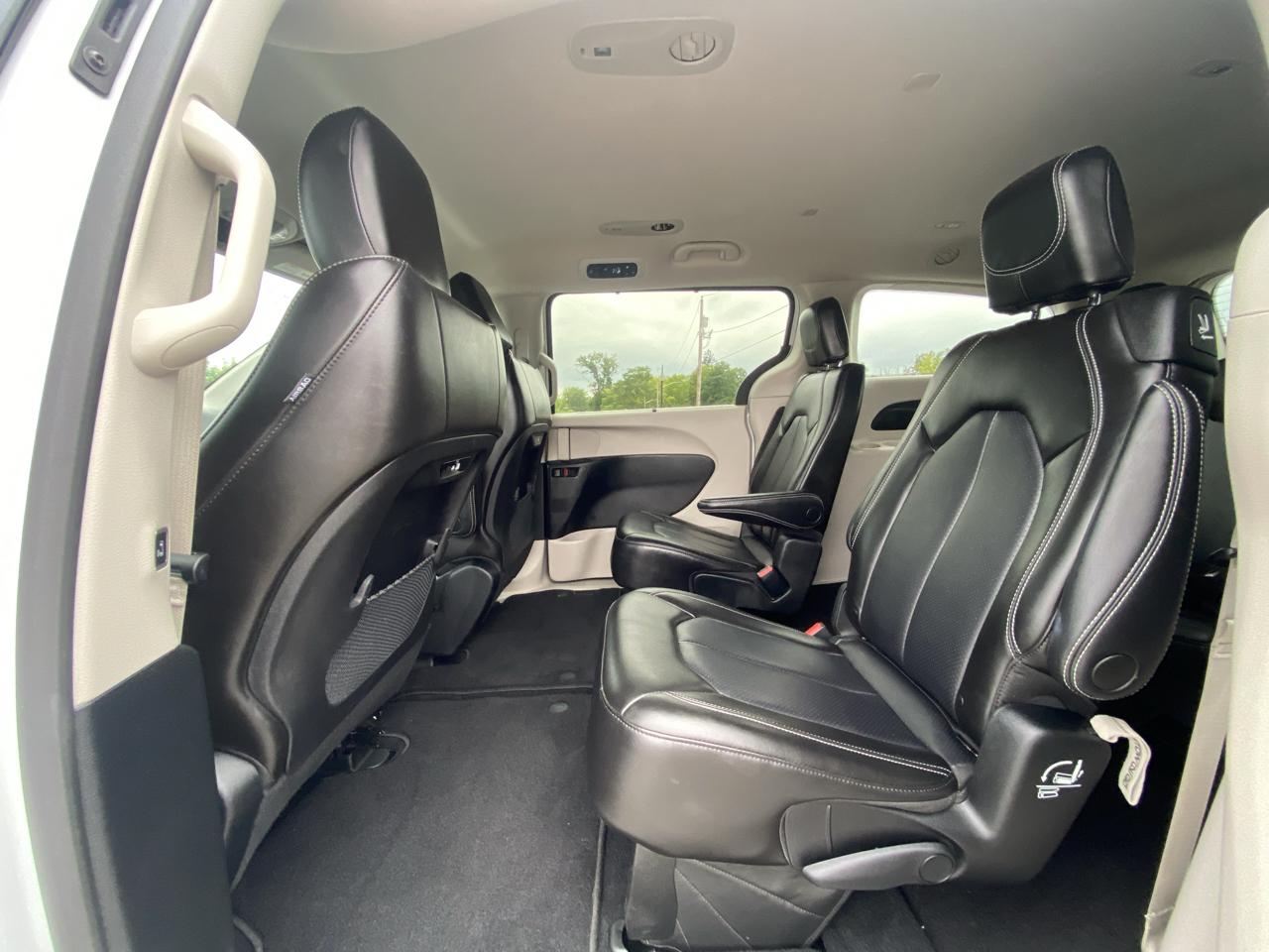 Chrysler Pacifica Touring L FWD 2023