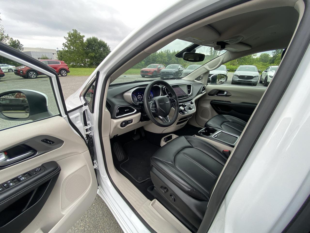 Chrysler Pacifica Touring L FWD 2023