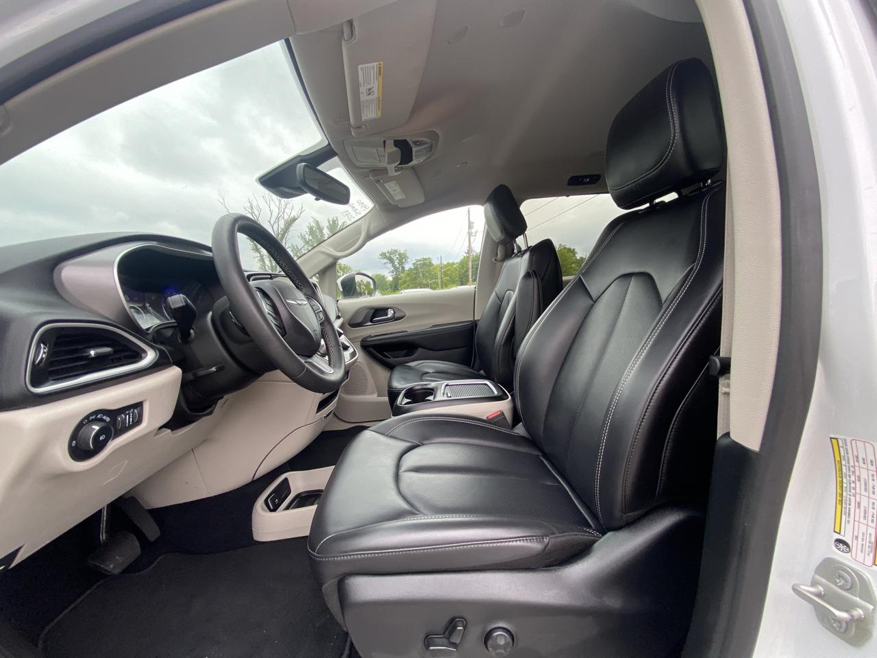 Chrysler Pacifica Touring L FWD 2023