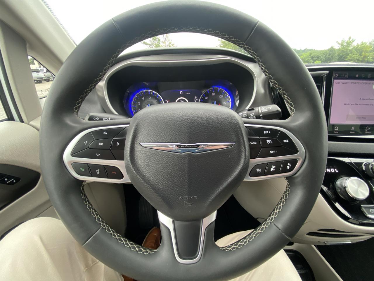 Chrysler Pacifica Touring L FWD 2023