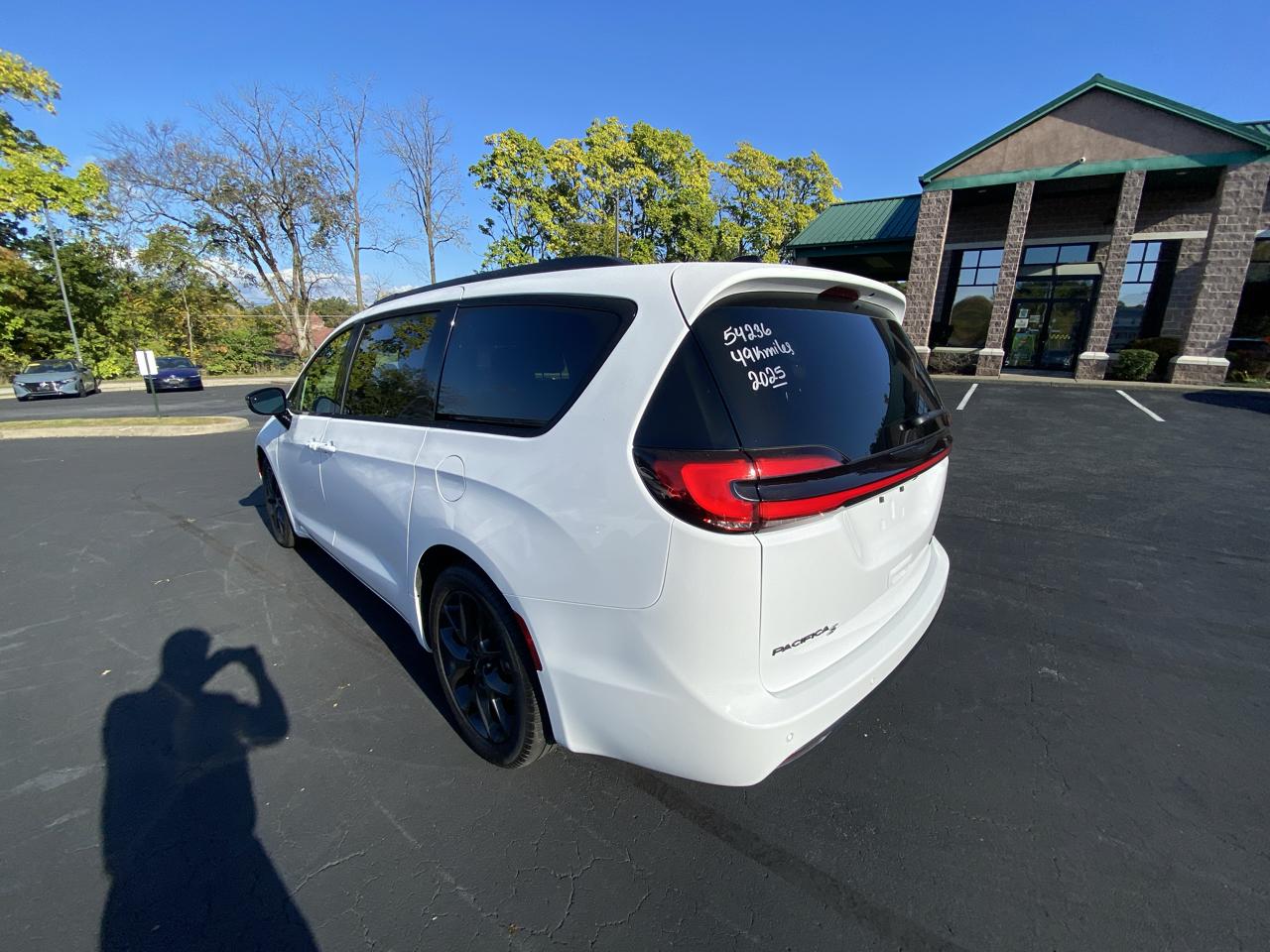 Chrysler Pacifica Limited FWD 2025