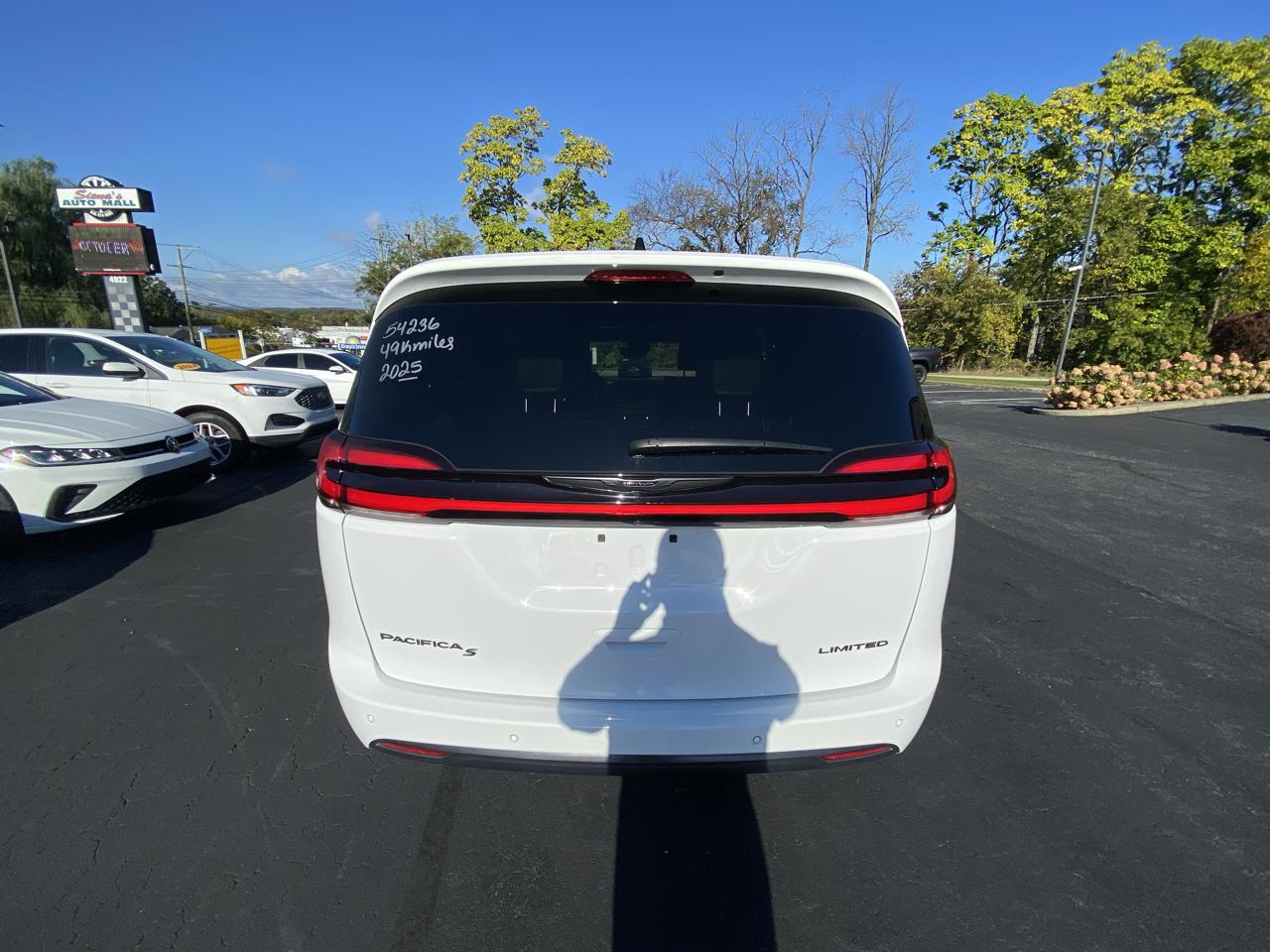 Chrysler Pacifica Limited FWD 2025