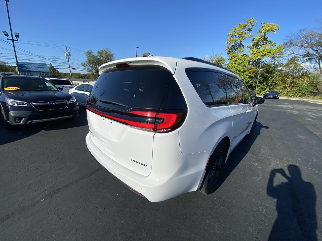 Chrysler Pacifica Limited FWD 2025