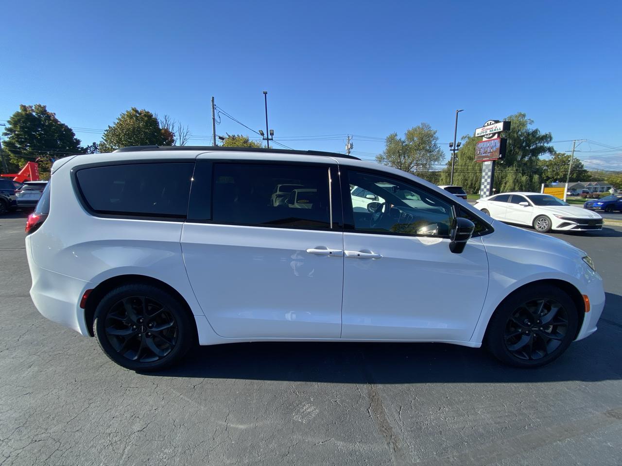 Chrysler Pacifica Limited FWD 2025