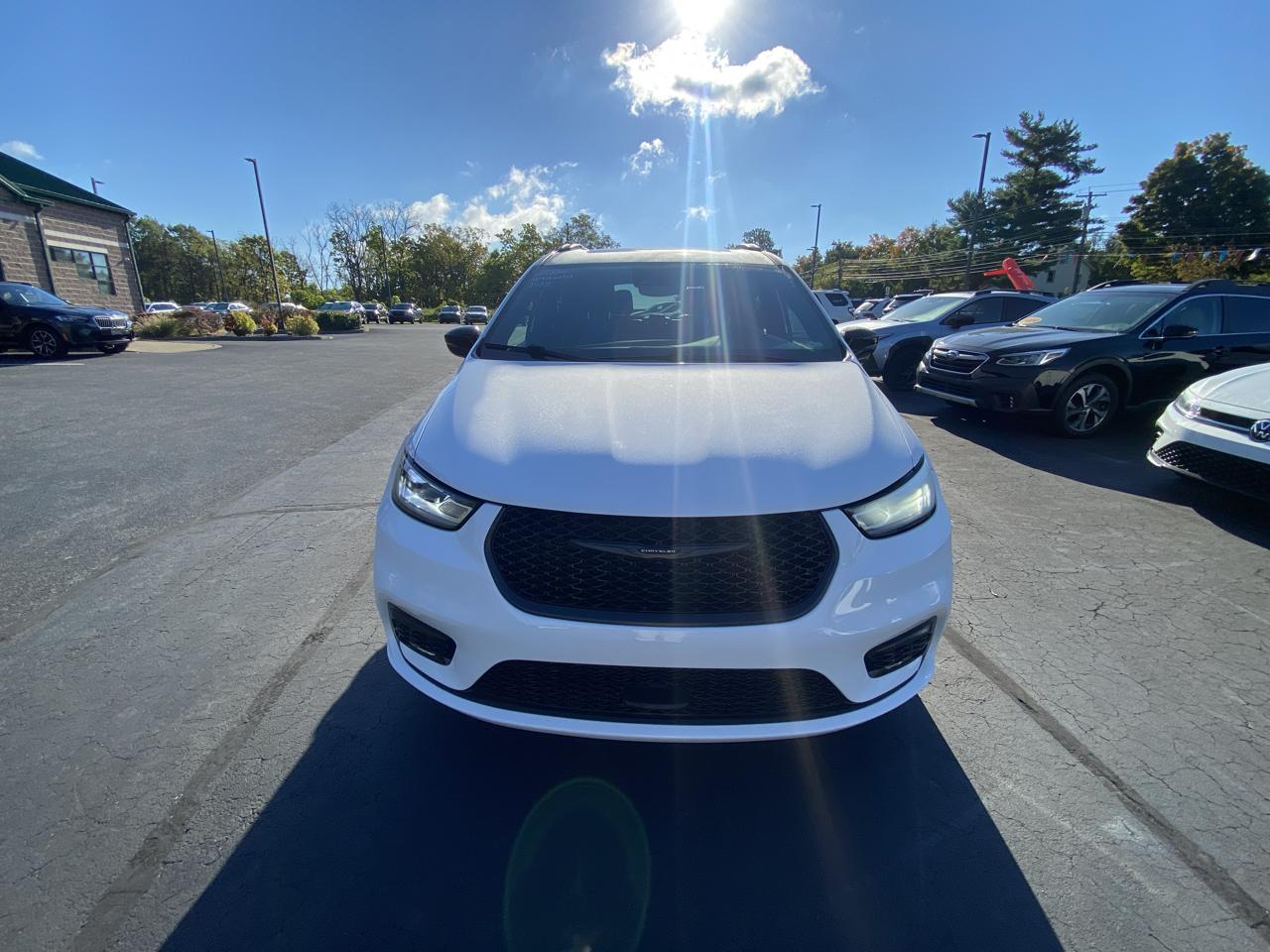 Chrysler Pacifica Limited FWD 2025