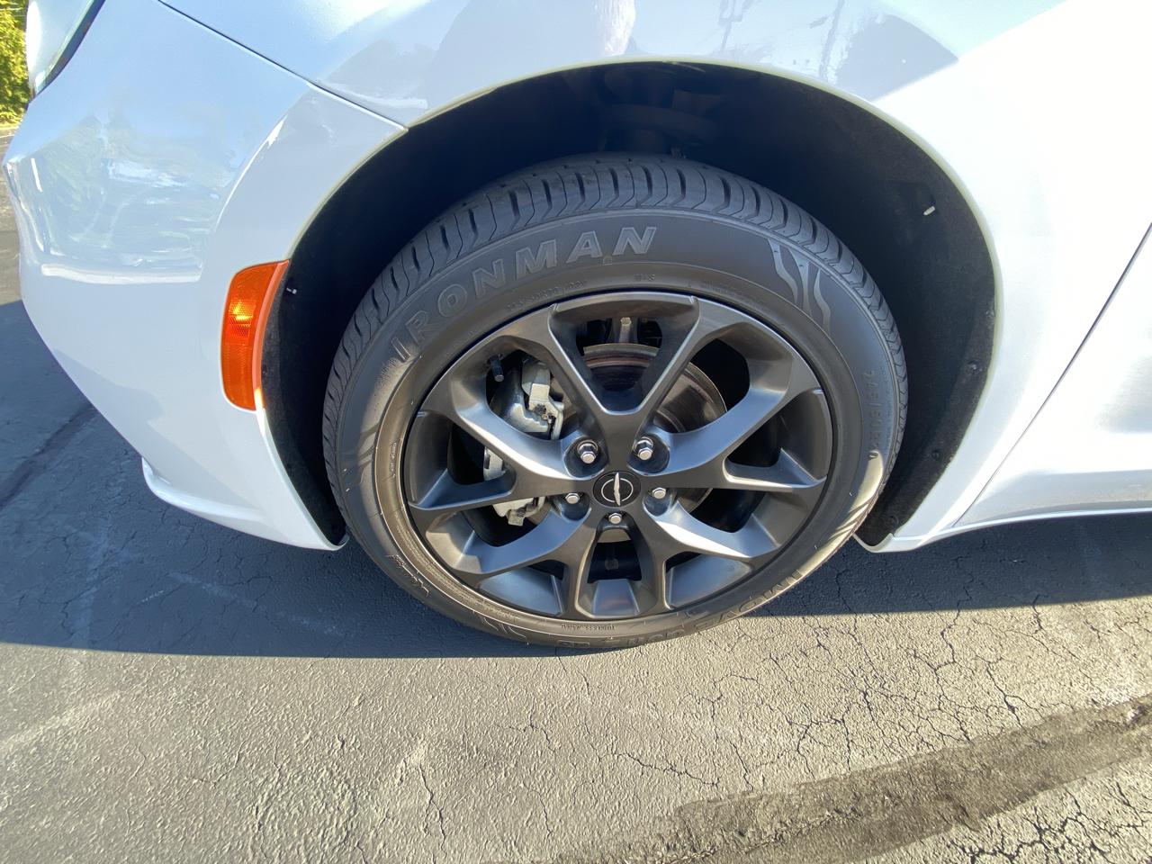 Chrysler Pacifica Limited FWD 2025