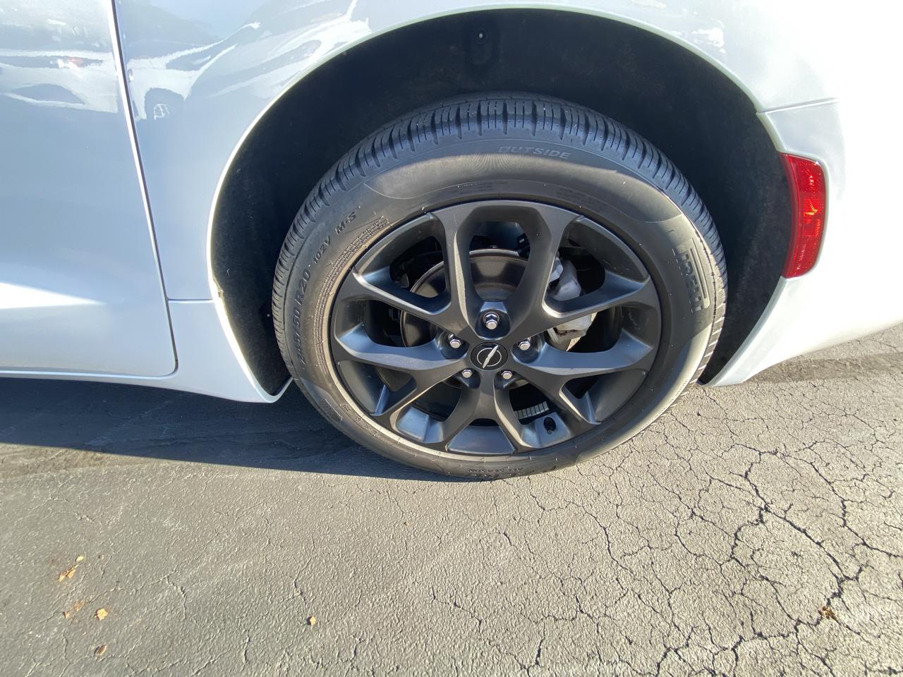 Chrysler Pacifica Limited FWD 2025