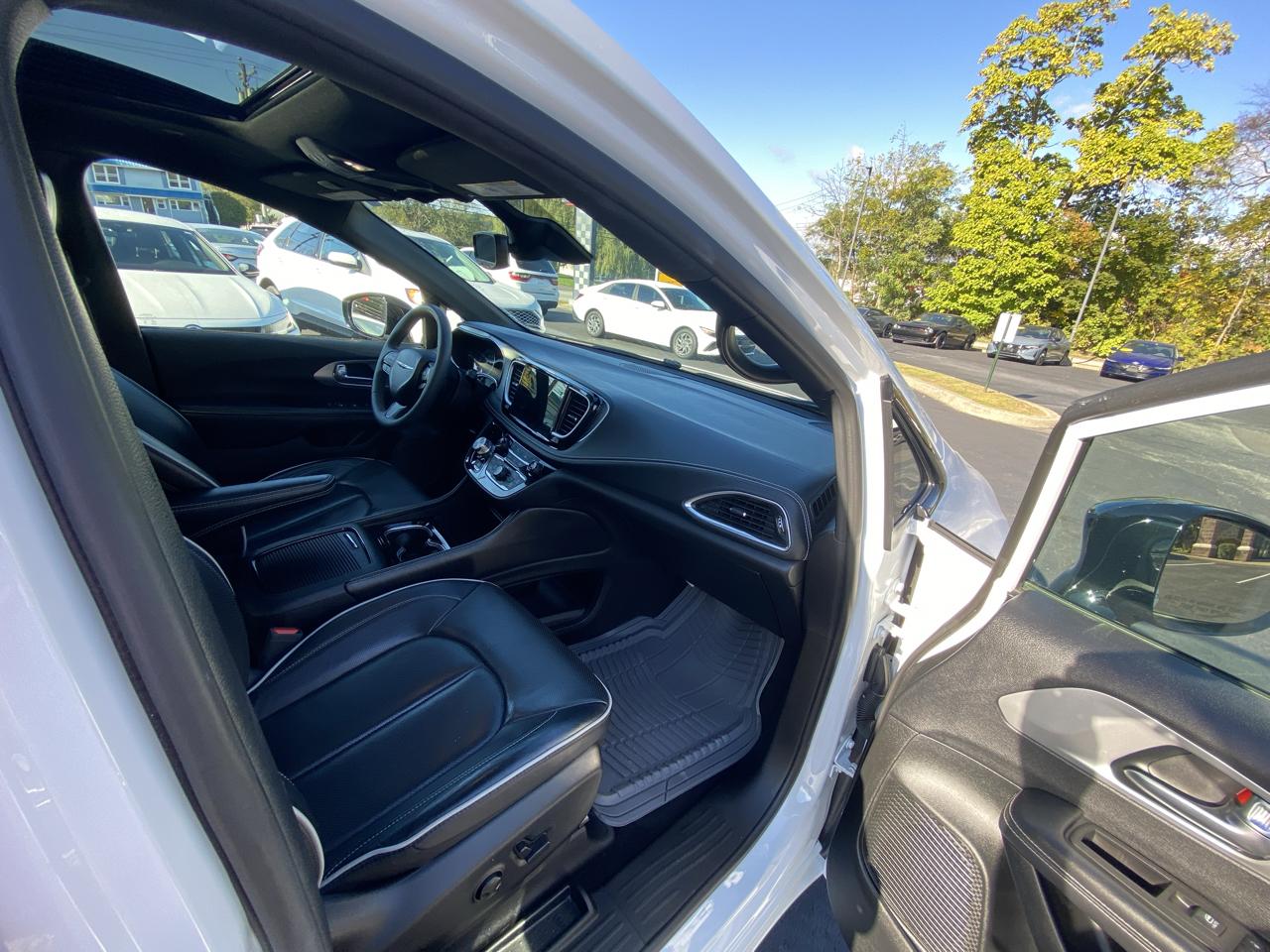 Chrysler Pacifica Limited FWD 2025