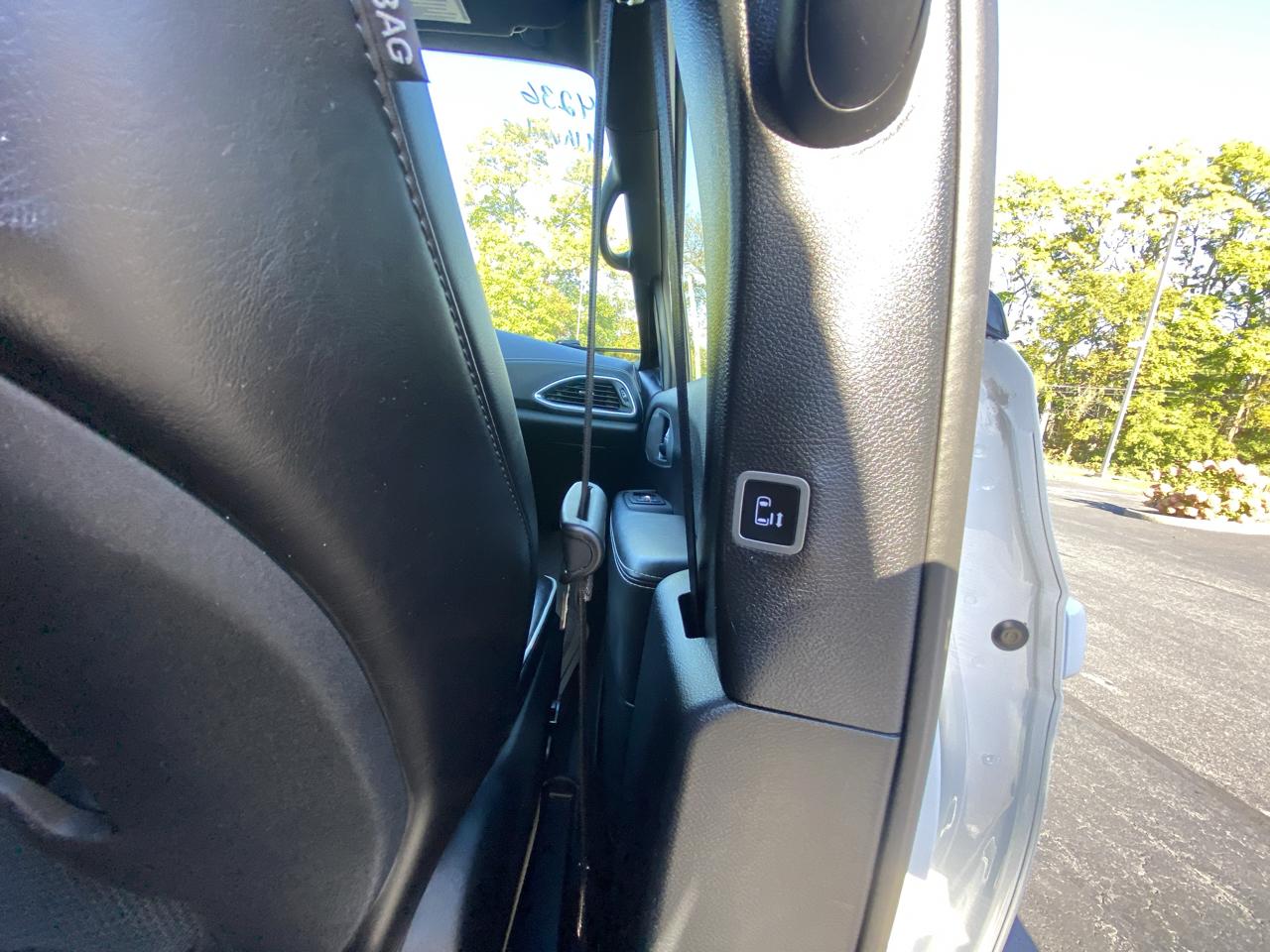 Chrysler Pacifica Limited FWD 2025
