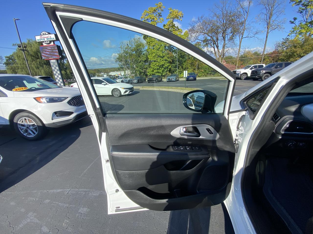 Chrysler Pacifica Limited FWD 2025