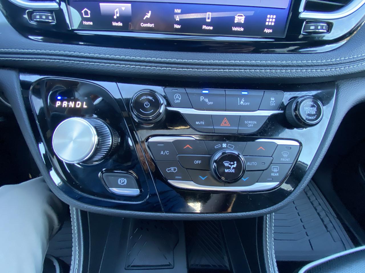 Chrysler Pacifica Limited FWD 2025