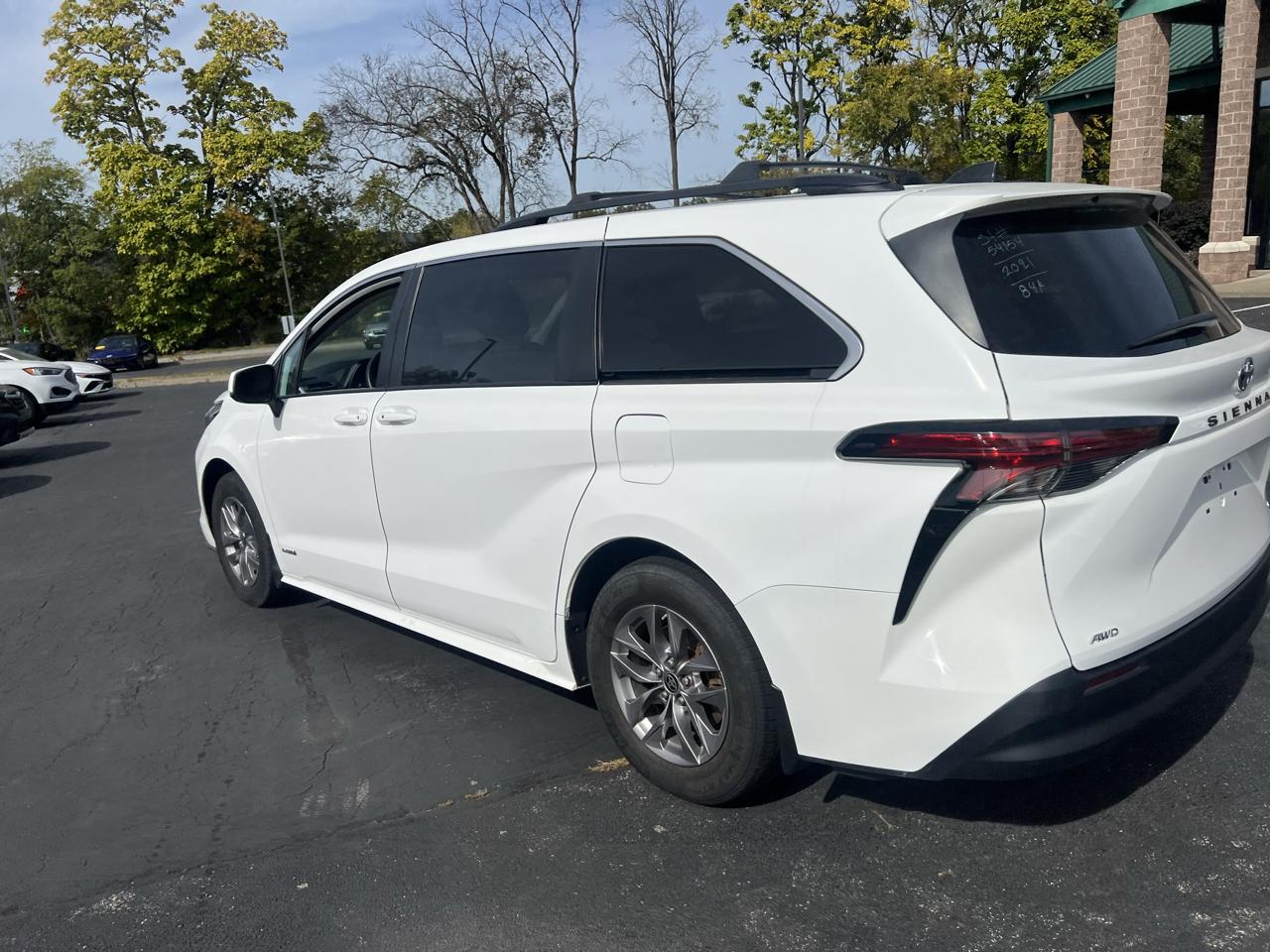 Toyota Sienna LE AWD 8-Passenger (Natl) 2021