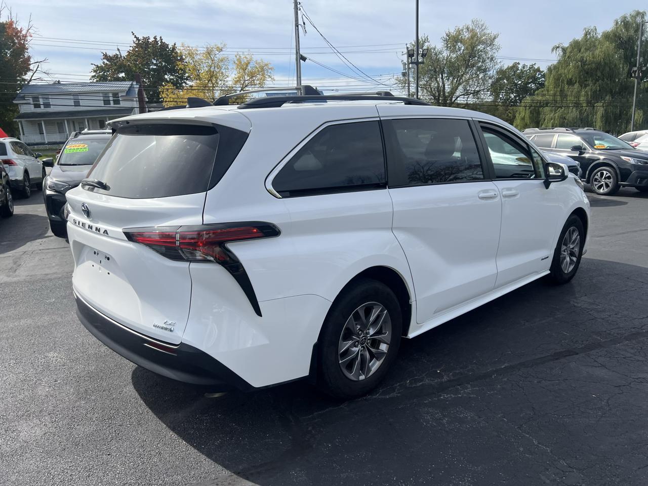Toyota Sienna LE AWD 8-Passenger (Natl) 2021