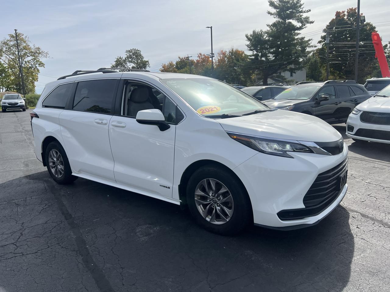 Toyota Sienna LE AWD 8-Passenger (Natl) 2021