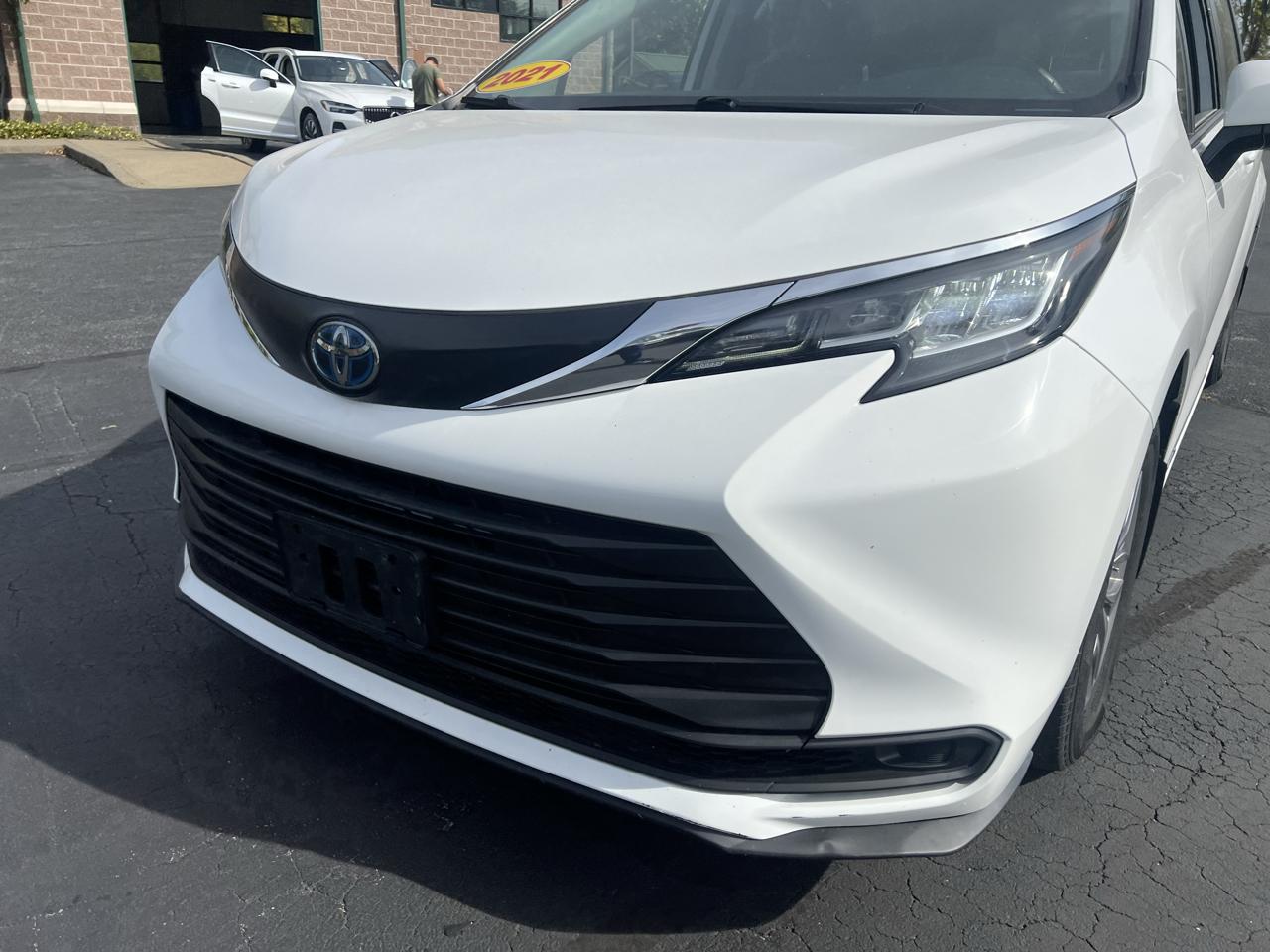 Toyota Sienna LE AWD 8-Passenger (Natl) 2021