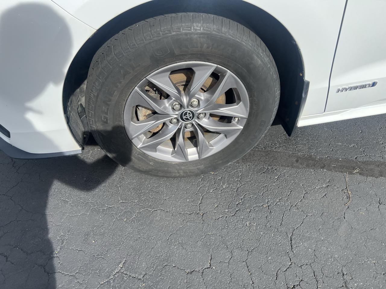 Toyota Sienna LE AWD 8-Passenger (Natl) 2021
