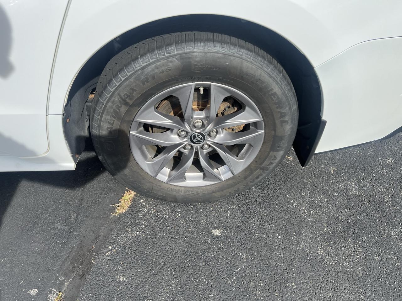Toyota Sienna LE AWD 8-Passenger (Natl) 2021