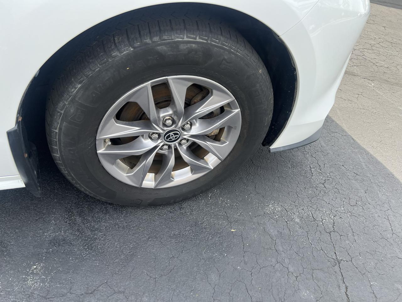 Toyota Sienna LE AWD 8-Passenger (Natl) 2021