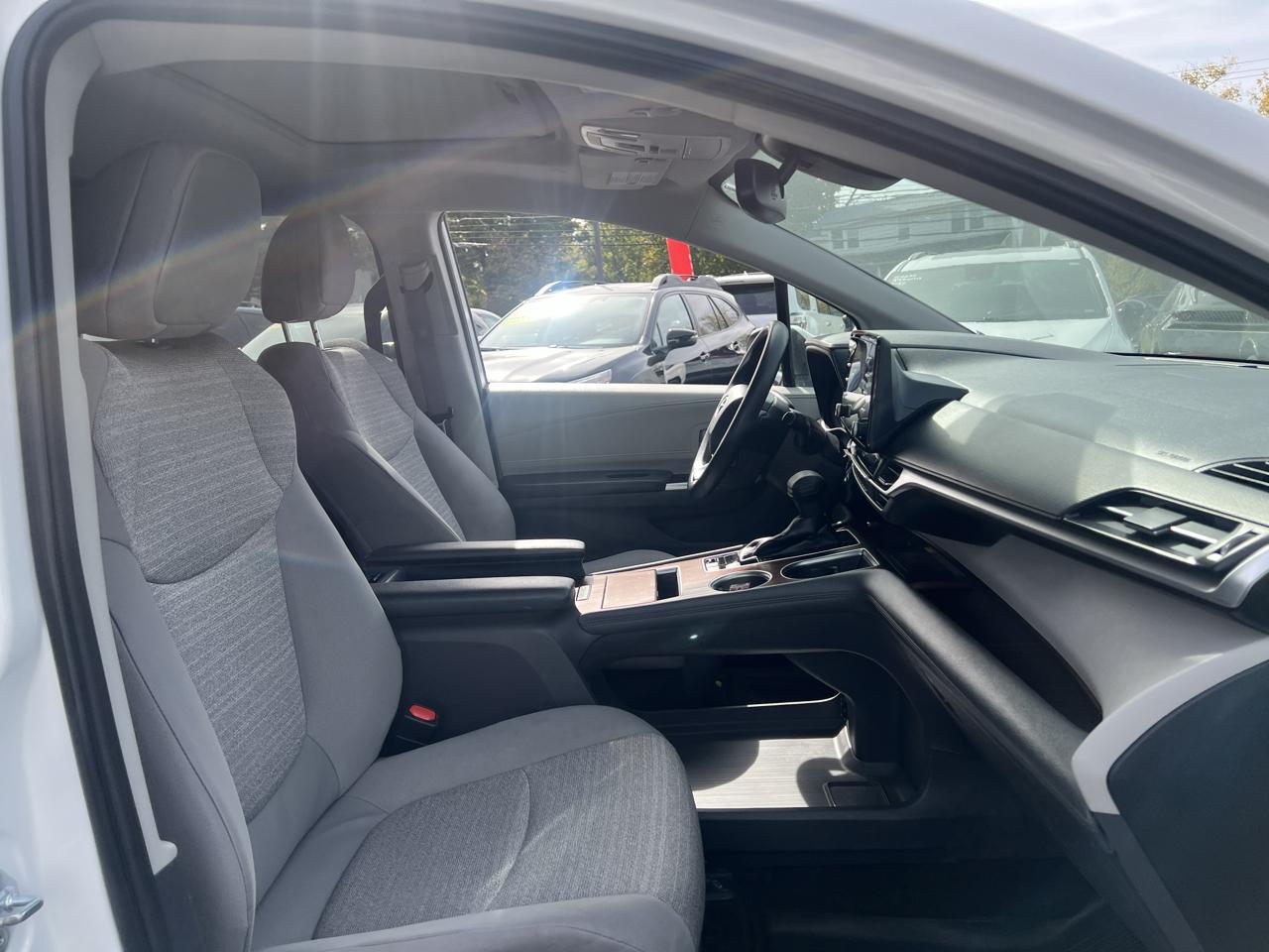 Toyota Sienna LE AWD 8-Passenger (Natl) 2021
