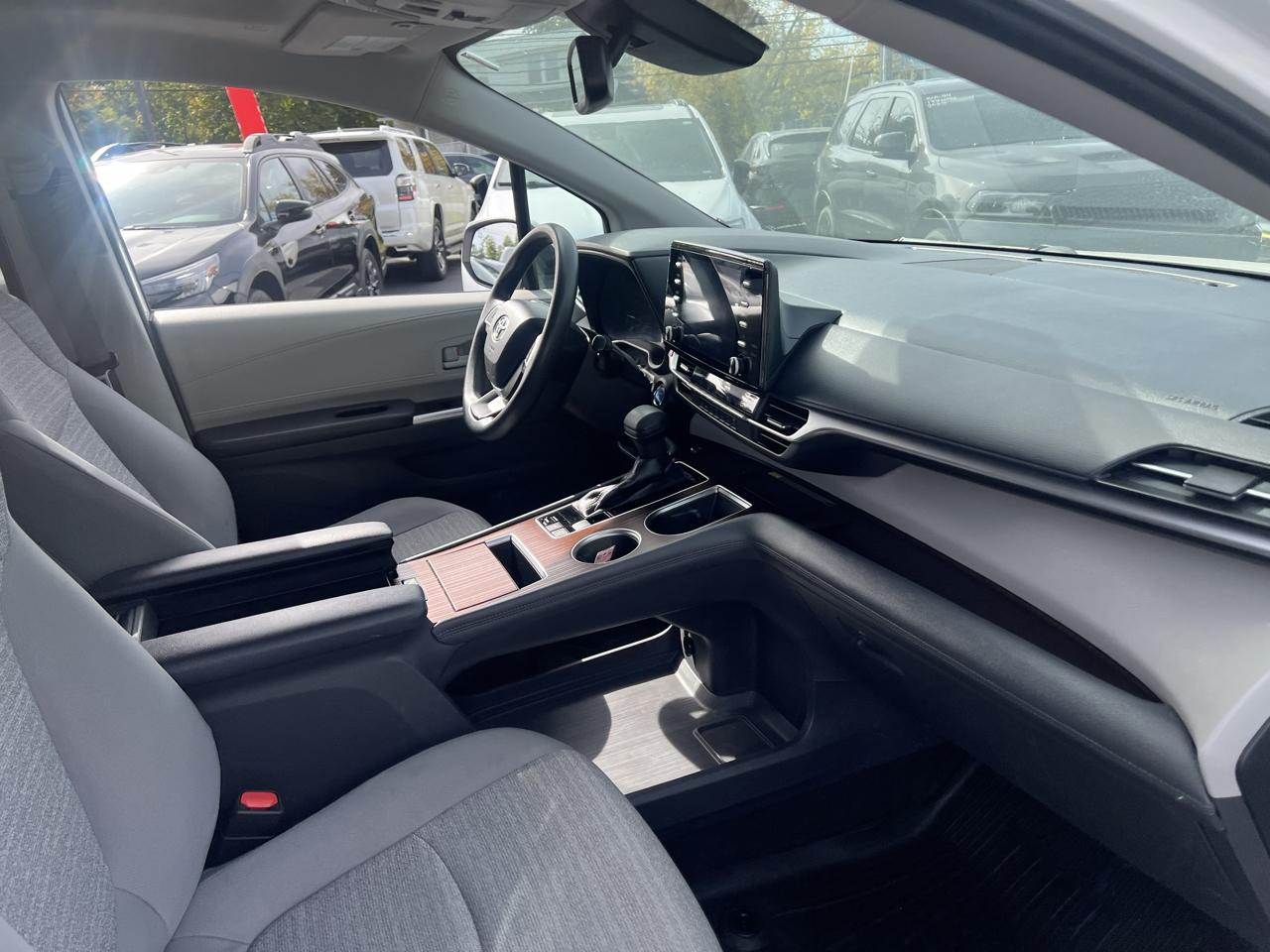 Toyota Sienna LE AWD 8-Passenger (Natl) 2021