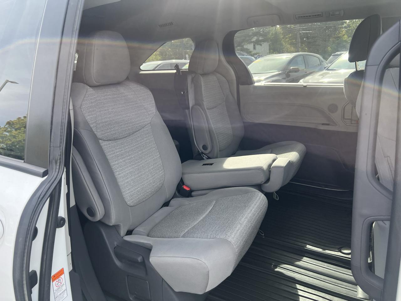 Toyota Sienna LE AWD 8-Passenger (Natl) 2021