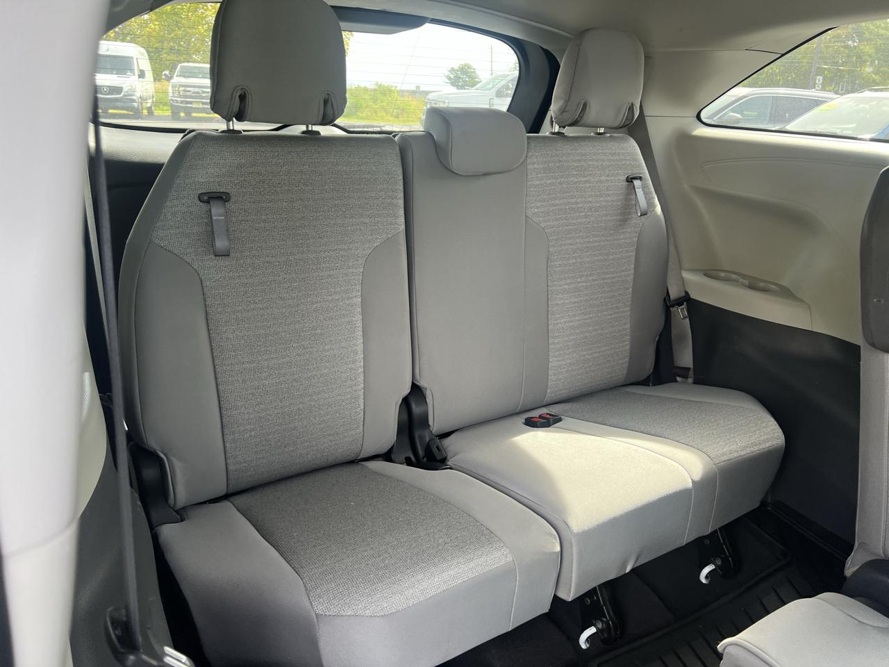 Toyota Sienna LE AWD 8-Passenger (Natl) 2021