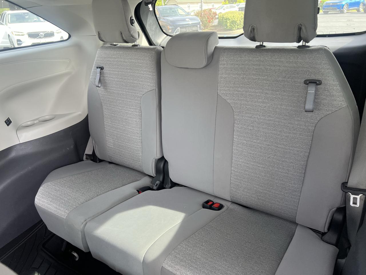 Toyota Sienna LE AWD 8-Passenger (Natl) 2021
