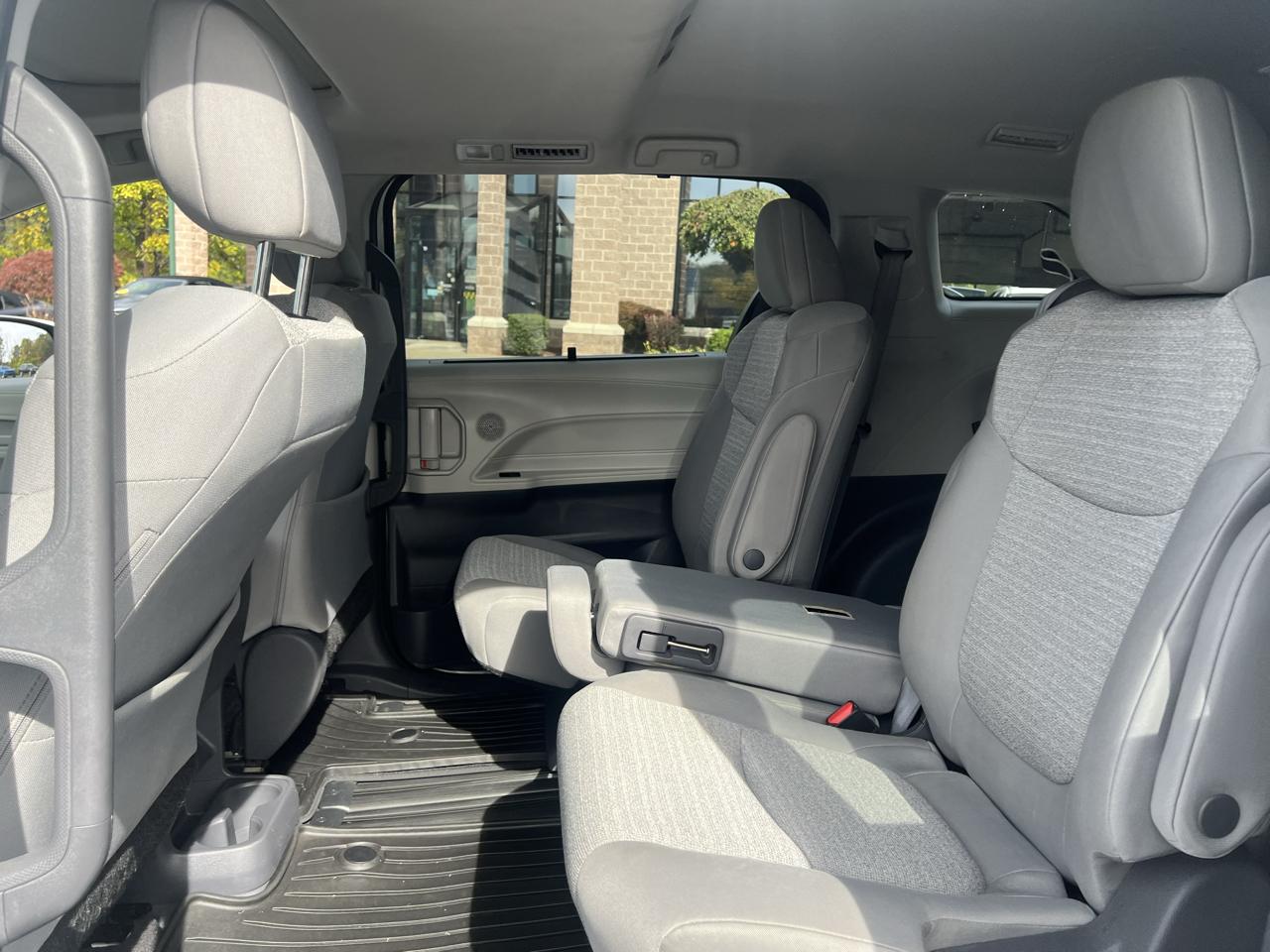 Toyota Sienna LE AWD 8-Passenger (Natl) 2021