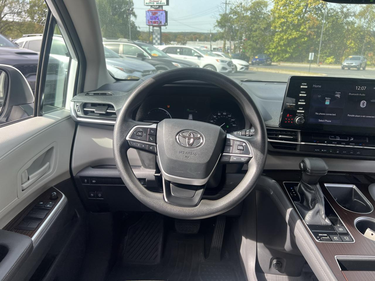 Toyota Sienna LE AWD 8-Passenger (Natl) 2021