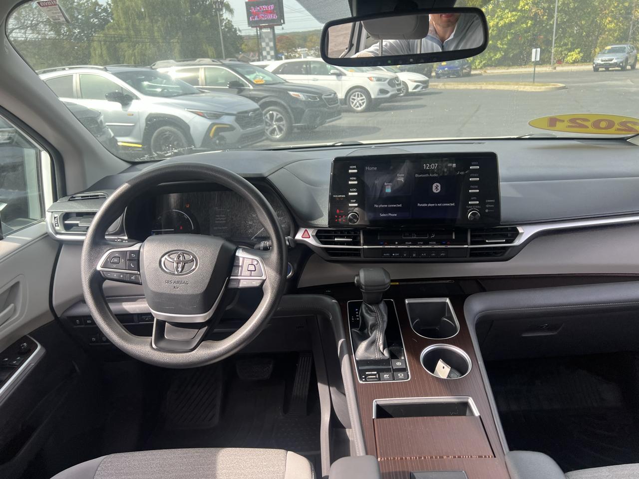 Toyota Sienna LE AWD 8-Passenger (Natl) 2021