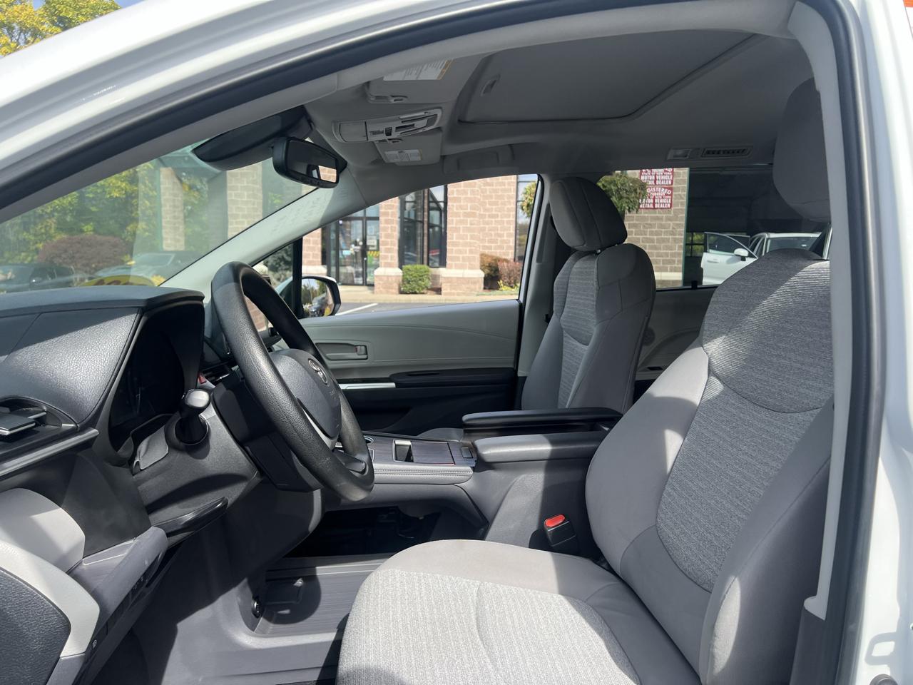 Toyota Sienna LE AWD 8-Passenger (Natl) 2021