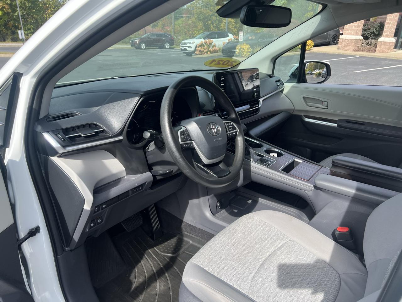 Toyota Sienna LE AWD 8-Passenger (Natl) 2021