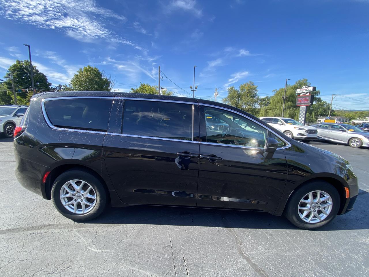 Chrysler Pacifica Touring L FWD 2023