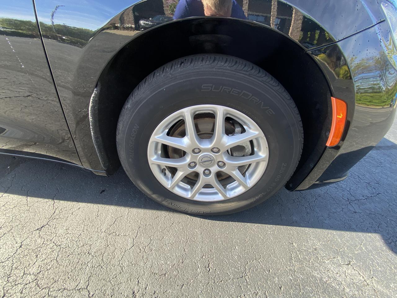 Chrysler Pacifica Touring L FWD 2023