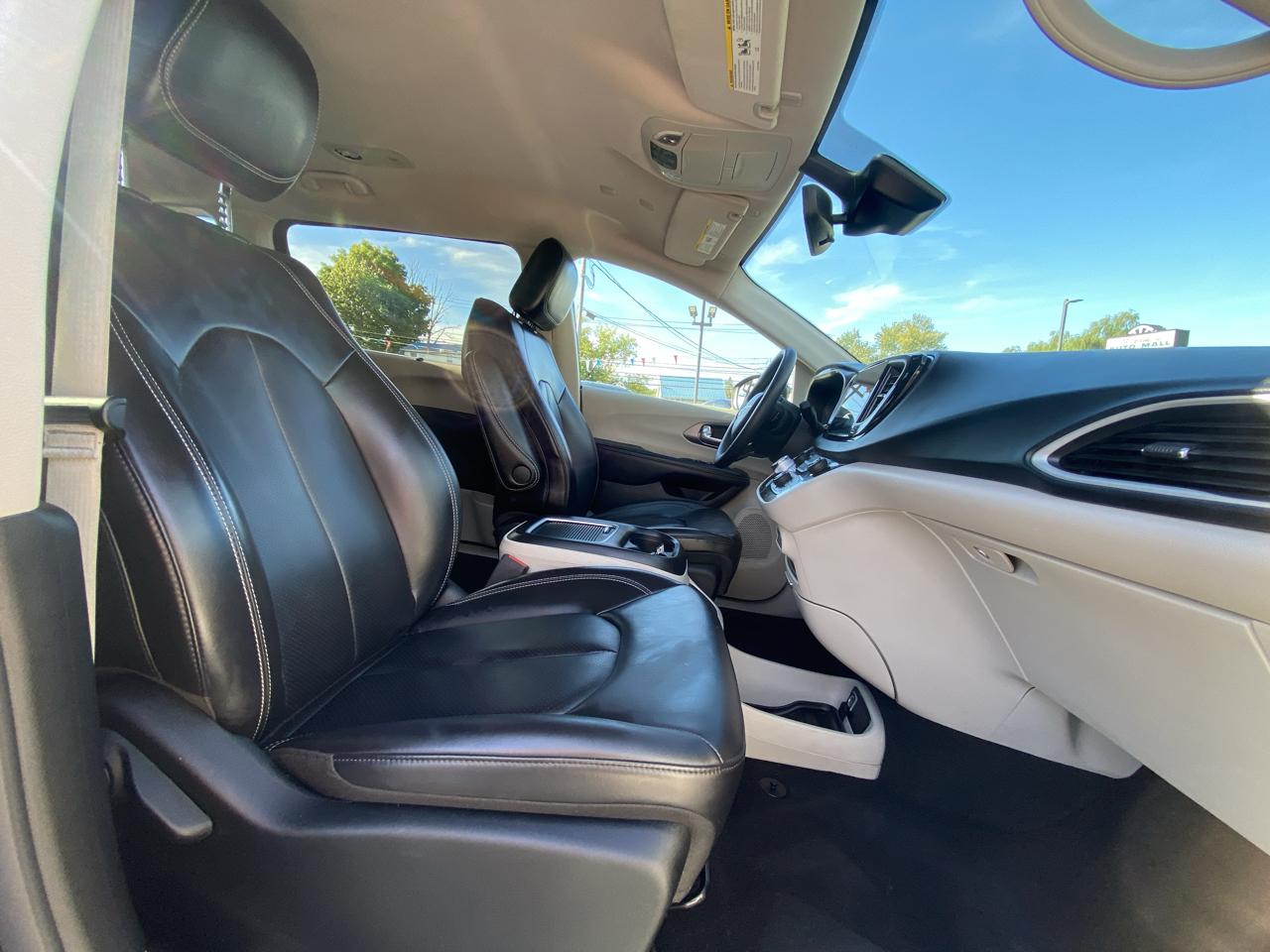 Chrysler Pacifica Touring L FWD 2023