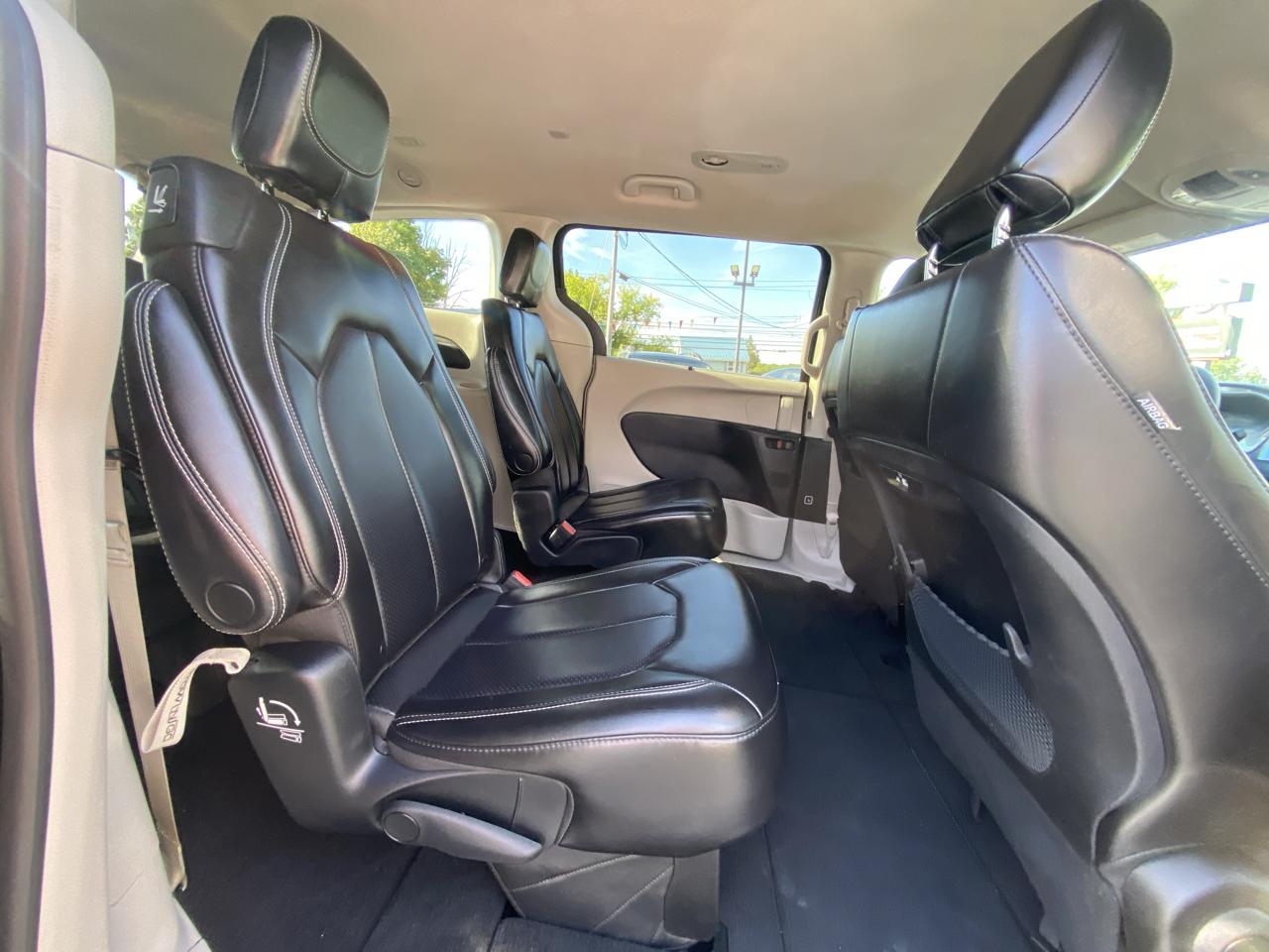Chrysler Pacifica Touring L FWD 2023