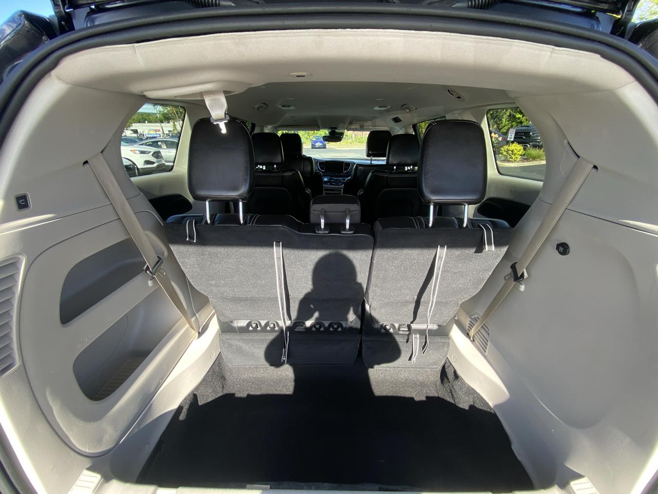 Chrysler Pacifica Touring L FWD 2023