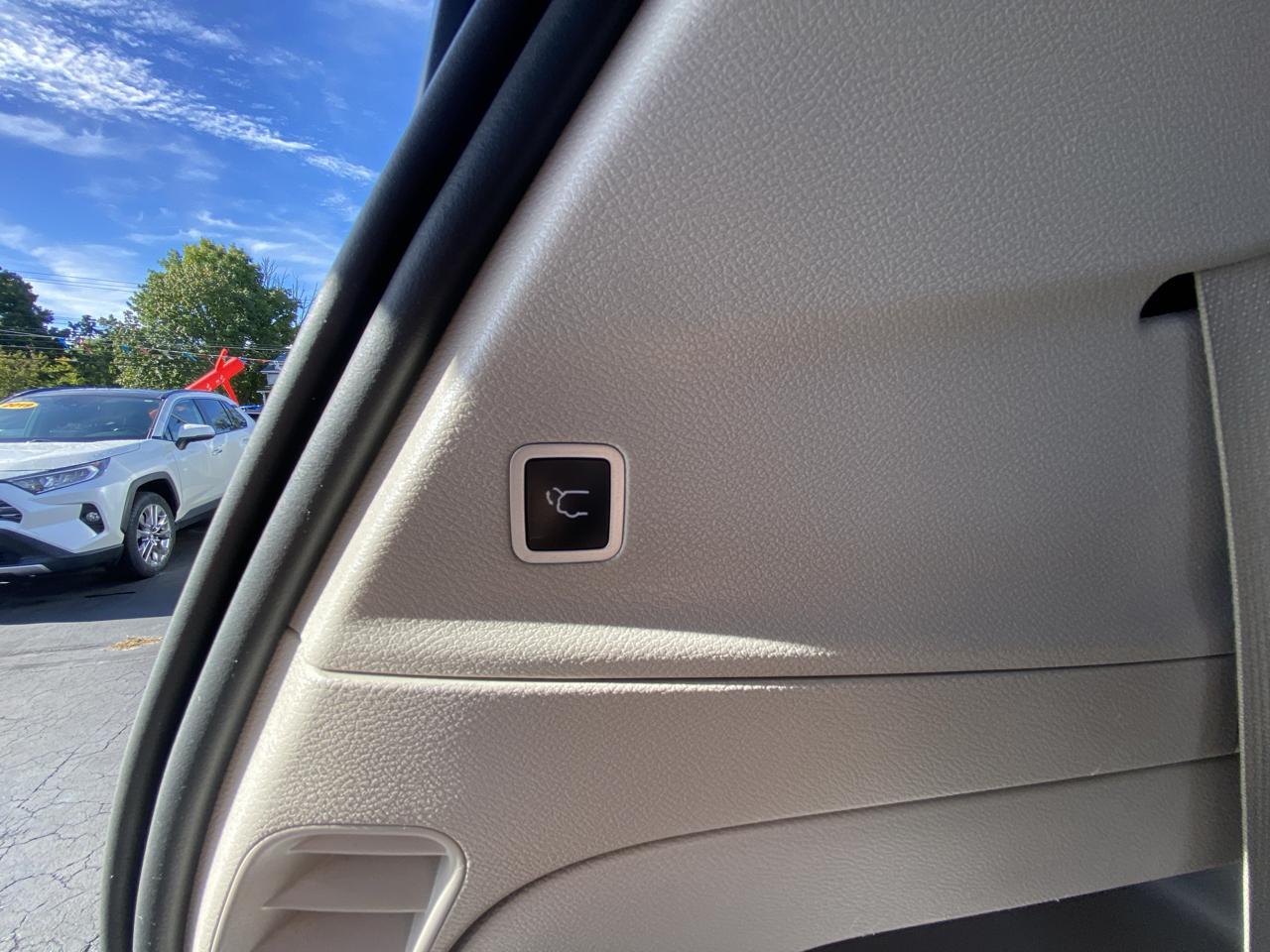Chrysler Pacifica Touring L FWD 2023