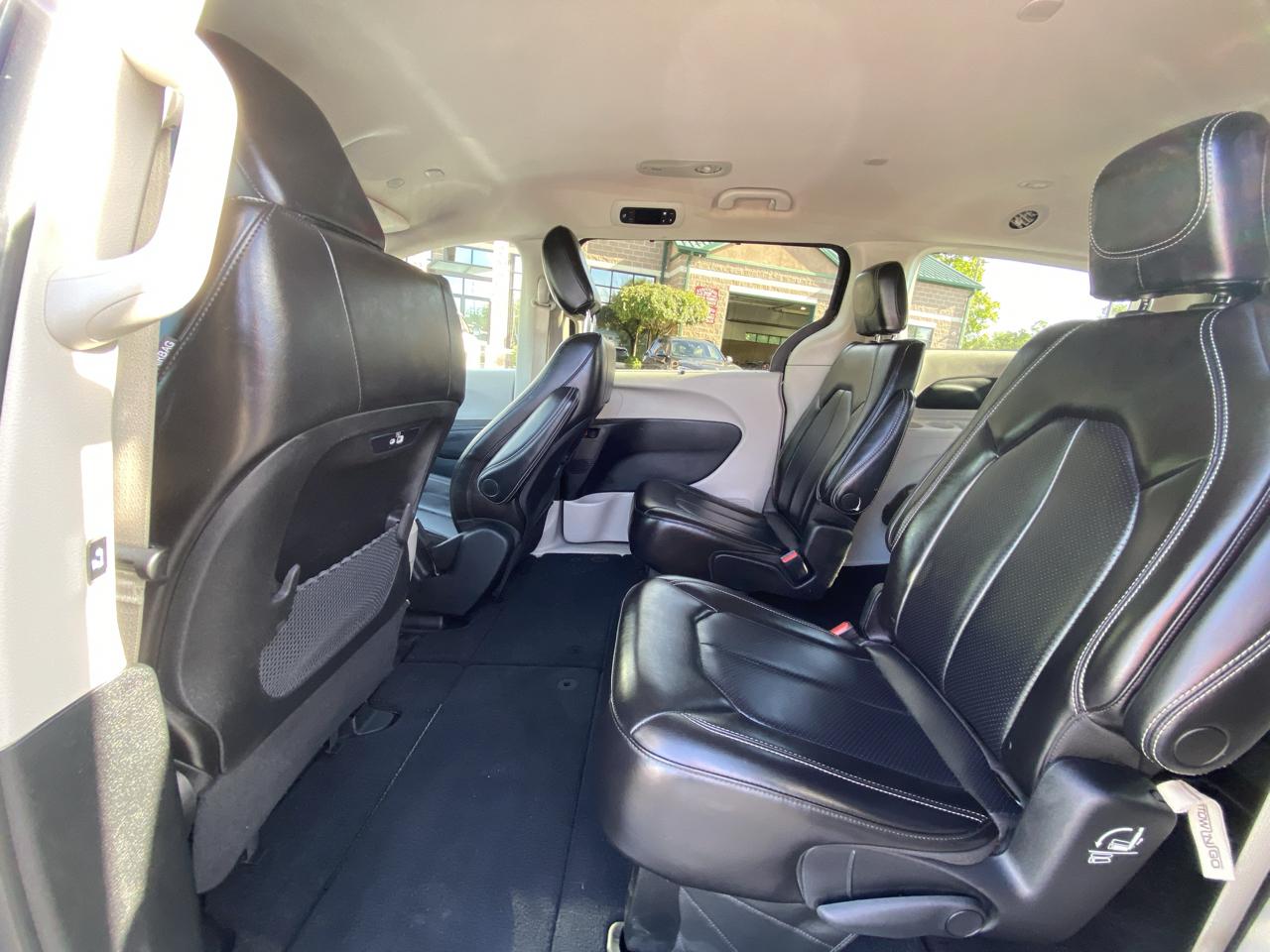 Chrysler Pacifica Touring L FWD 2023