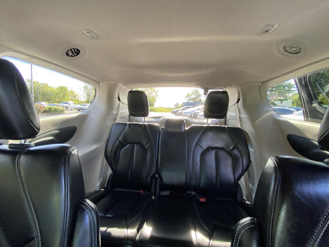 Chrysler Pacifica Touring L FWD 2023